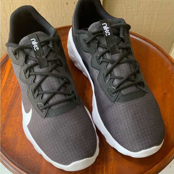 Nike Men Sneakers - Picture 4 of 8